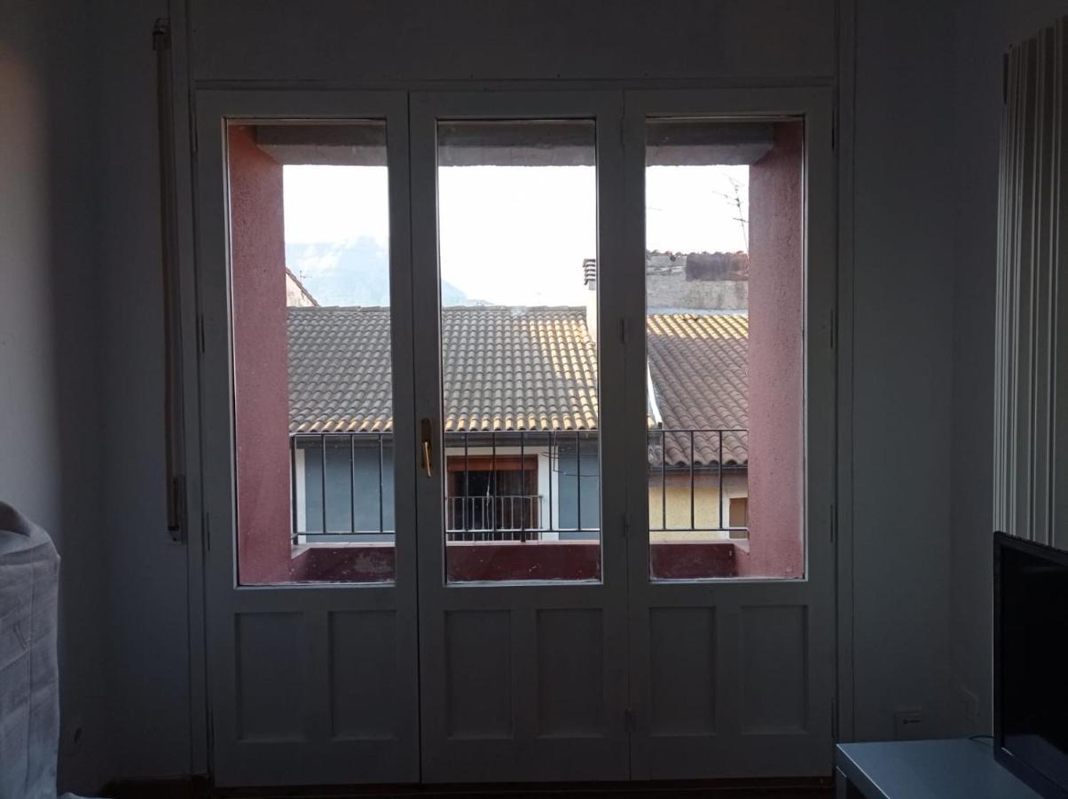 Luminoso, Centrico Y Silencioso Apartamento Jaca Bagian luar foto