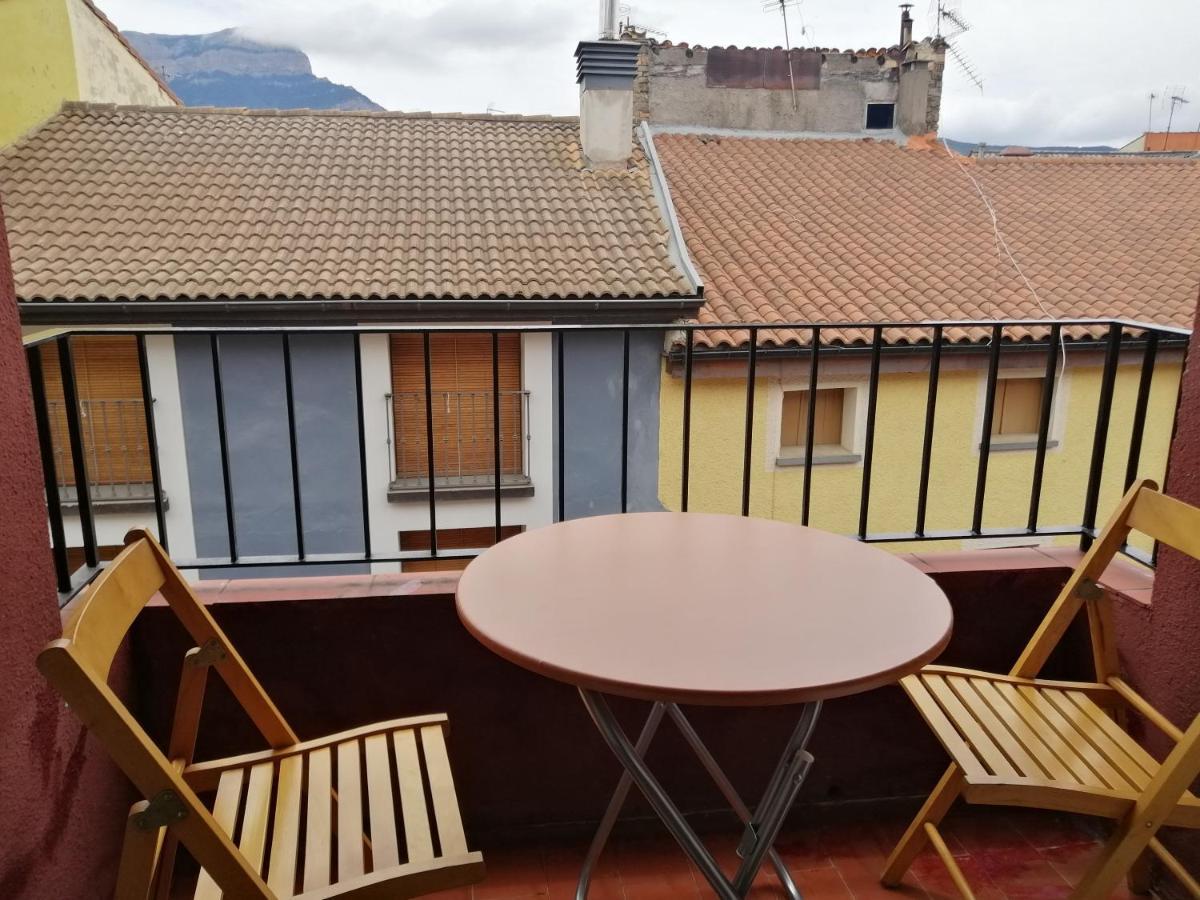 Luminoso, Centrico Y Silencioso Apartamento Jaca Bagian luar foto