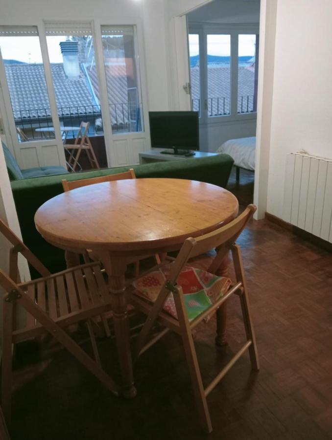 Luminoso, Centrico Y Silencioso Apartamento Jaca Bagian luar foto