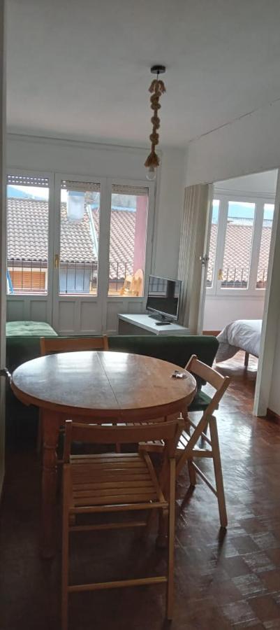 Luminoso, Centrico Y Silencioso Apartamento Jaca Bagian luar foto
