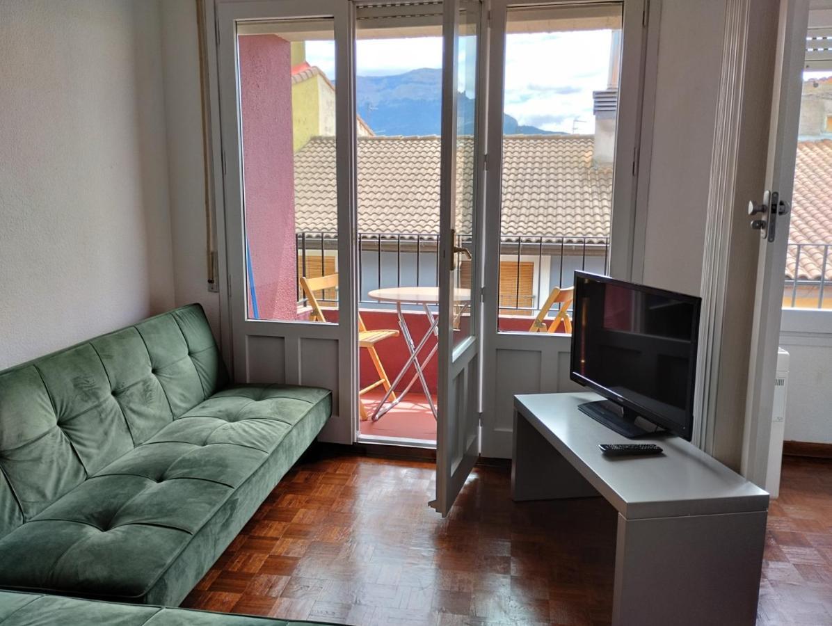 Luminoso, Centrico Y Silencioso Apartamento Jaca Bagian luar foto