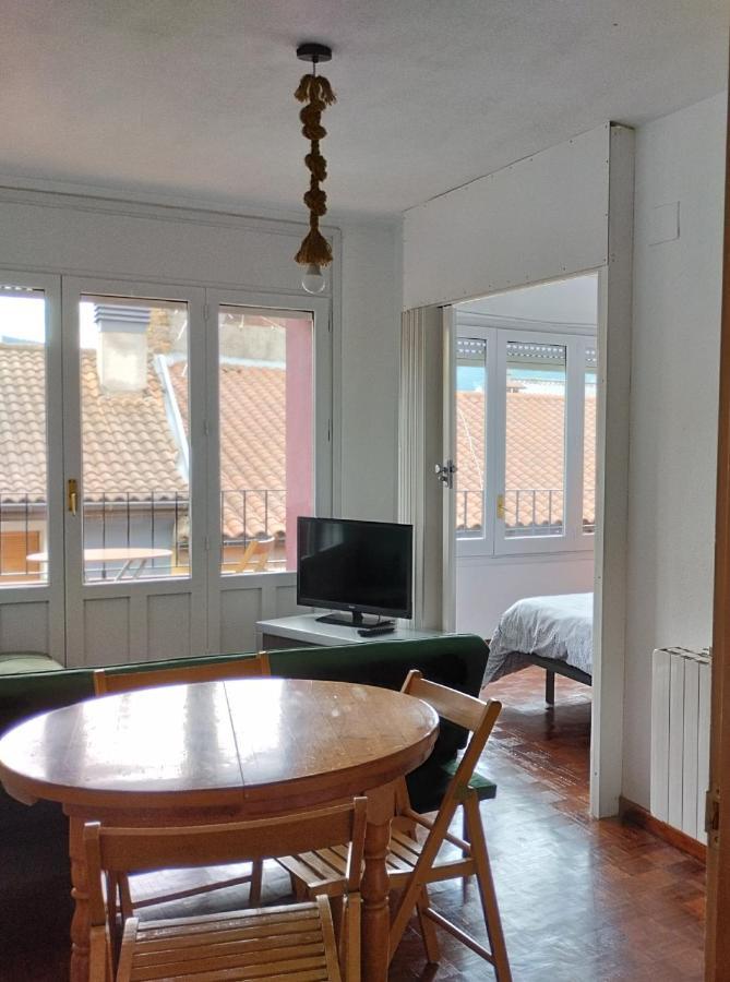 Luminoso, Centrico Y Silencioso Apartamento Jaca Bagian luar foto